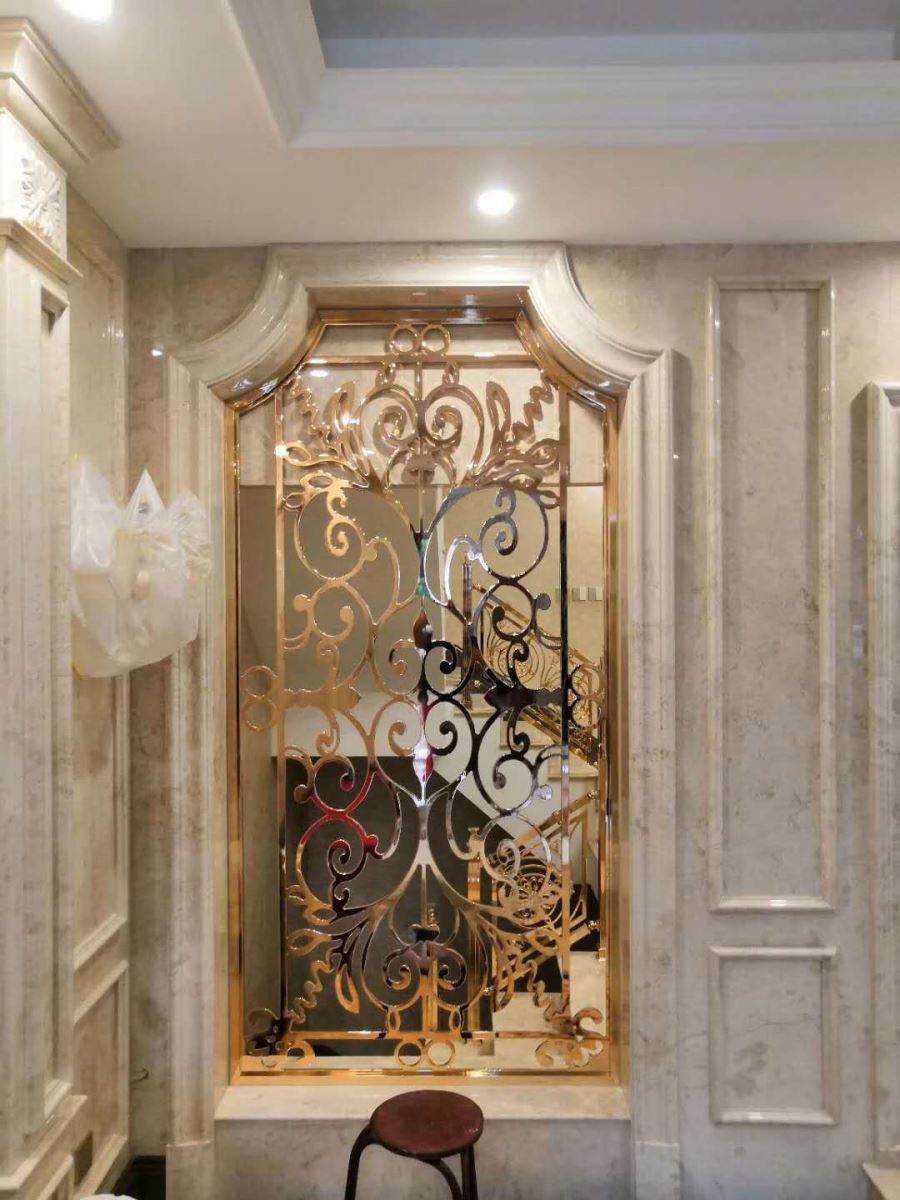 Một số lưu ý khi chọn vách ngăn inox mạ vàng đẹp – độc – chất
