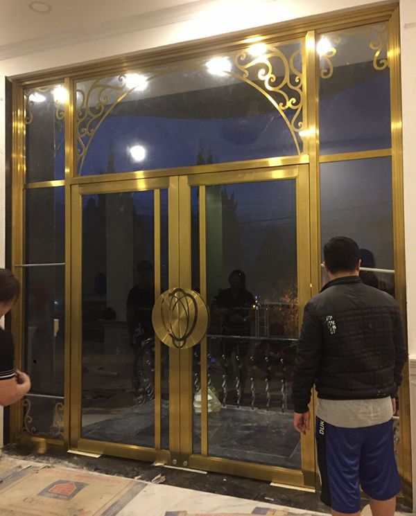 Những Điều Có Thể Bạn Chưa Biết Về Cửa Inox Mạ Vàng