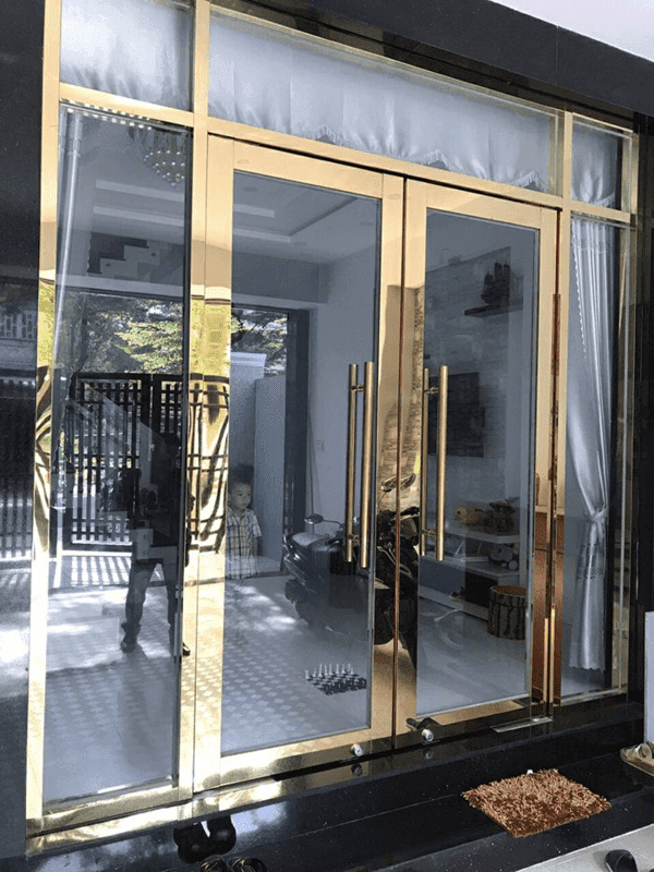 Mẫu Cửa chính inox mạ vàng