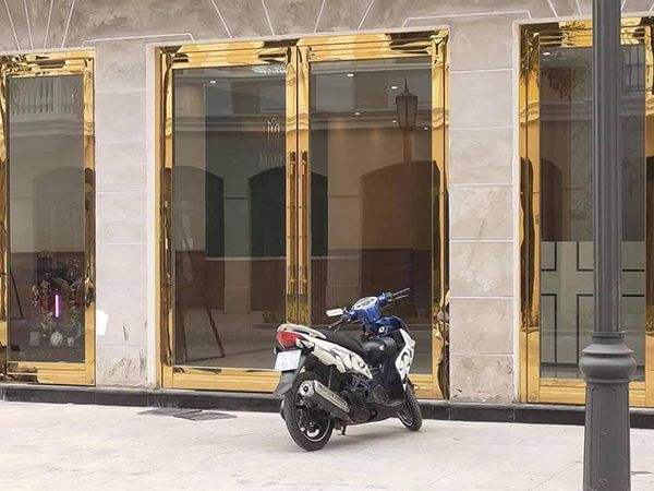 Những Điều Có Thể Bạn Chưa Biết Về Cửa Inox Mạ Vàng