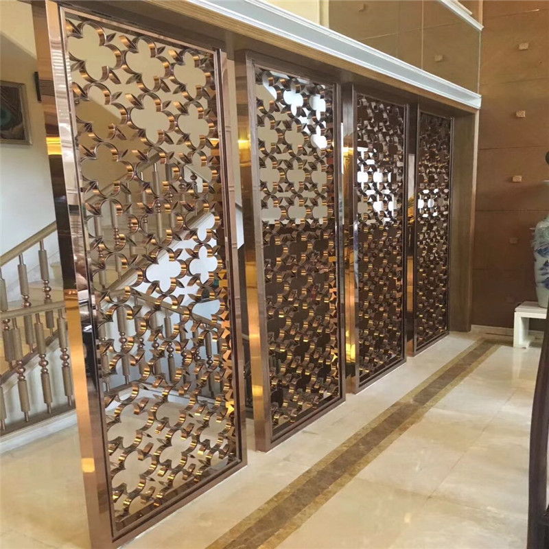 Mẫu vách ngăn cầu thang bằng inox mạ vàng đẹp tại Hà Nội
